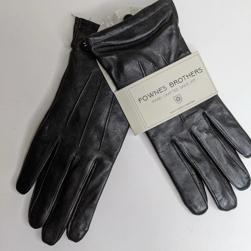 NWT Fownes brothers black leather gloves (m)